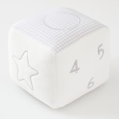 55043719 Plüss Csörgő kocka 8*8*8 cm szürke